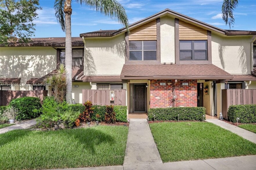 Primary Photo - 4615 Carambola Cir S