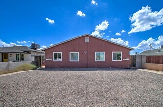 Building Photo - 1501 E Roosevelt St