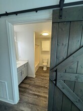 Interior Photo - Square9