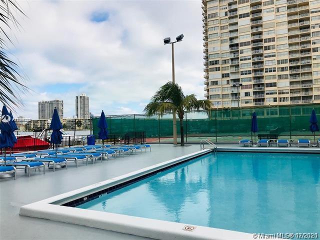 Foto del edificio - 2750 NE 183rd St