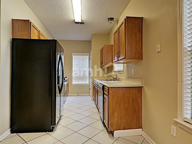 Foto del edificio - 5633 Michaelson Dr