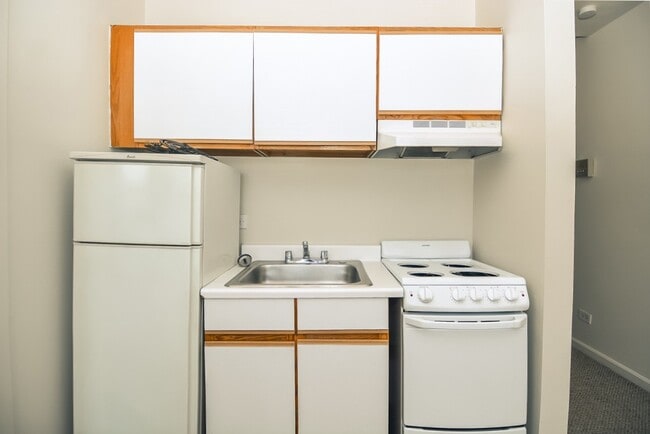 Foto del edificio - 3925 W Irving Park Rd