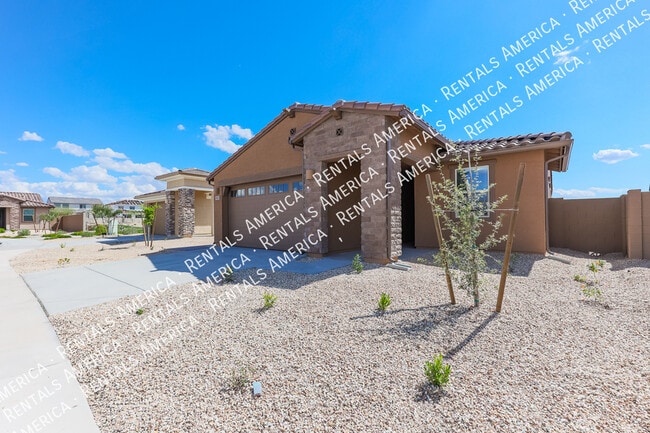 Building Photo - 8907 W Solano Dr