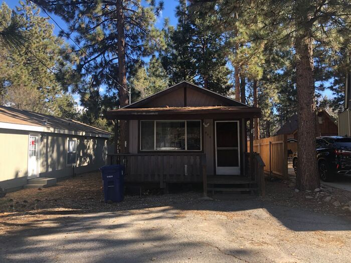 Primary Photo - Pet Friendly! 1-Bedroom, 1-Bathroom Single...