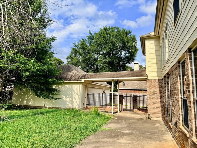 Building Photo - 11406 Lakewood Cove