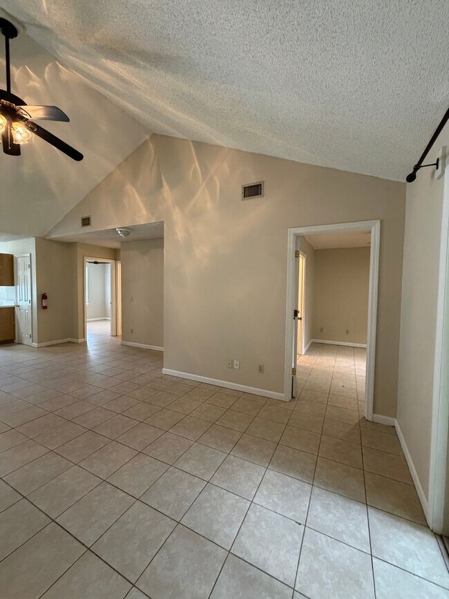 Building Photo - 412/414 Admirals Walk Dr
