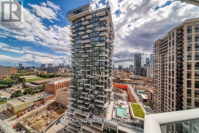 Building Photo - 68 Shuter St
