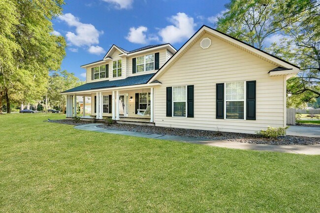 Foto del edificio - Richmond Hill Beauty: 4-Bedroom Home with Stunning Lagoon Views!