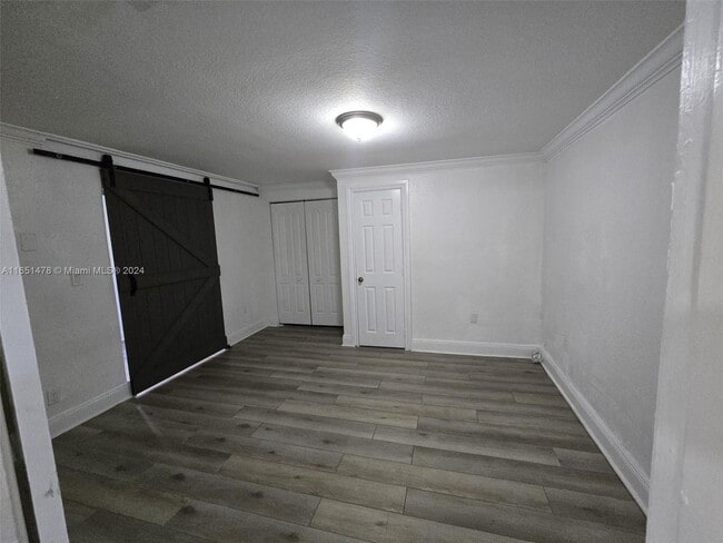 Foto del edificio - 2523 NW 32nd St