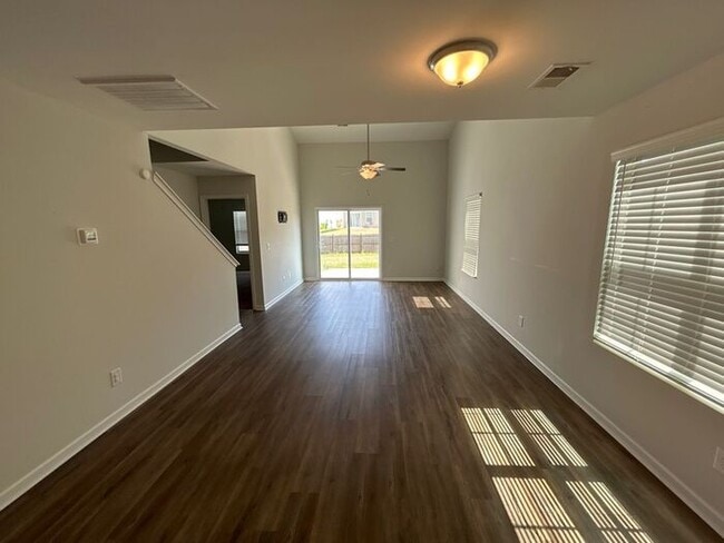 Building Photo - 424 Keeble Dr