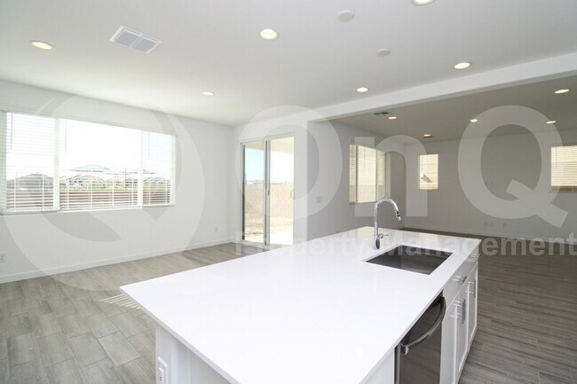 Building Photo - 2885 E Frontiersman Ln