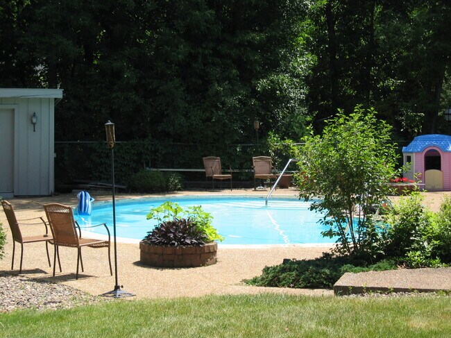 Building Photo - 15230 Marilyn Dr