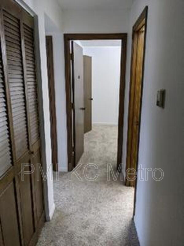 Foto del edificio - 1020 NE Lindsay Ave