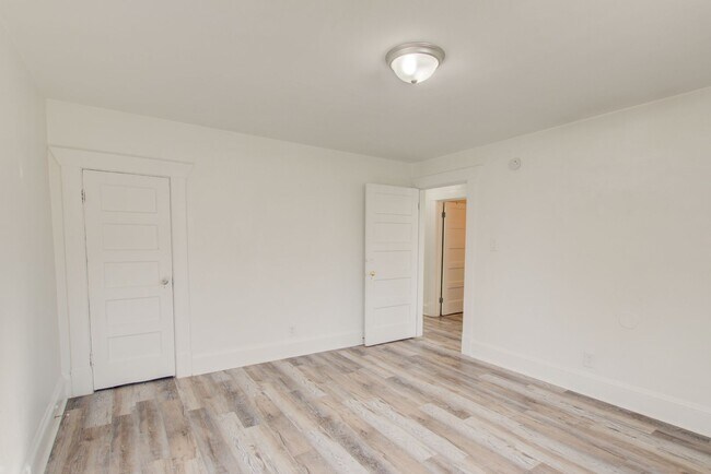 Foto del edificio - 1135 Jackson Ave