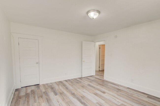 Building Photo - 1135 Jackson Ave