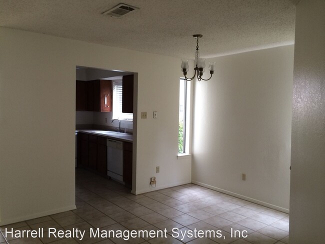 Building Photo - 2 br, 1 bath House - 4223 Lake Shore Villa...