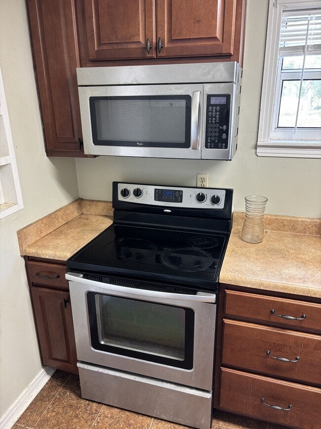 Building Photo - 12 Howell Rd