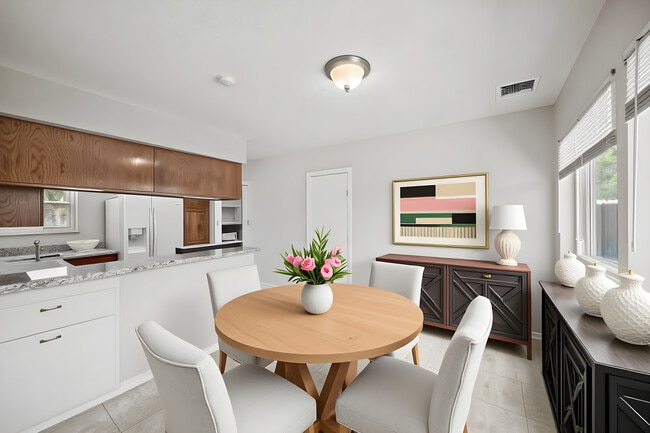 Building Photo - 10814 Sugar Hill Dr