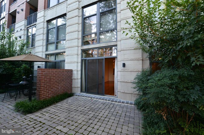 Building Photo - 1021 N Garfield St