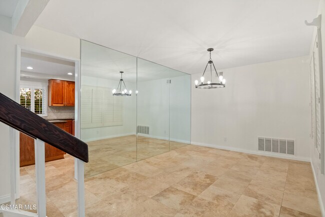 Foto del edificio - 681 Triunfo Canyon Rd