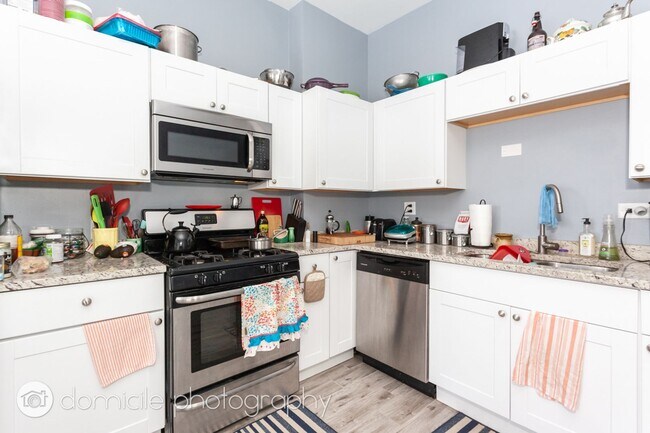 Foto del edificio - 2903 W Belden Ave