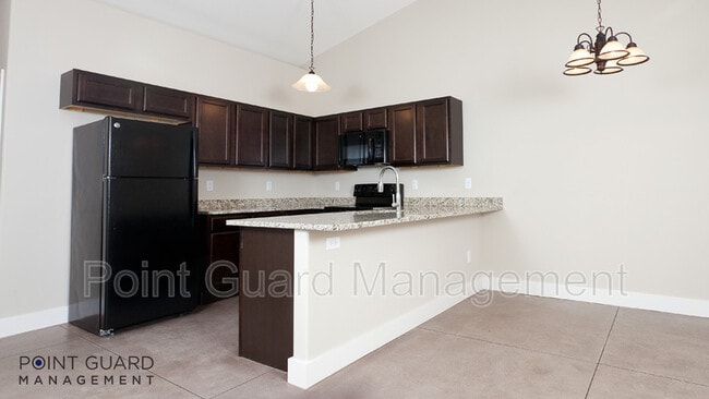 Building Photo - 4727 N Hillside Ct