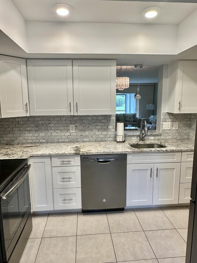 Foto del edificio - 6625 S Oriole Blvd