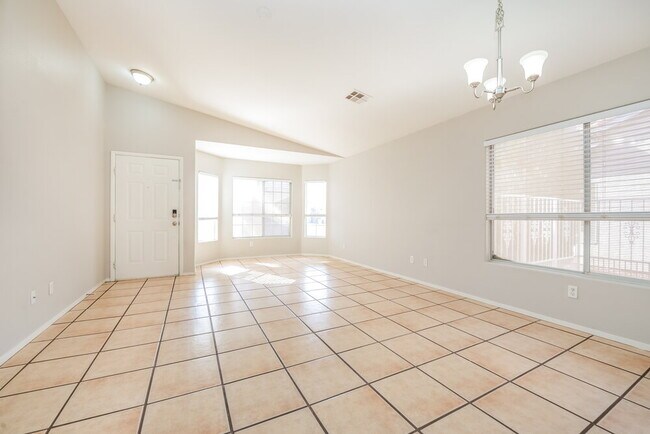 Foto del edificio - 5216 Backwoodsman Ave