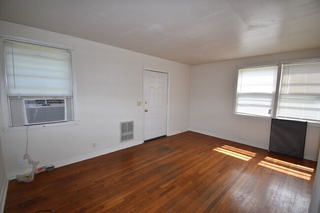 Foto del edificio - 986 Woody Hills Dr