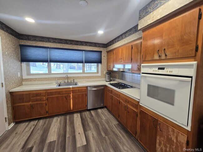 Foto del edificio - 10 Chestnut Dr