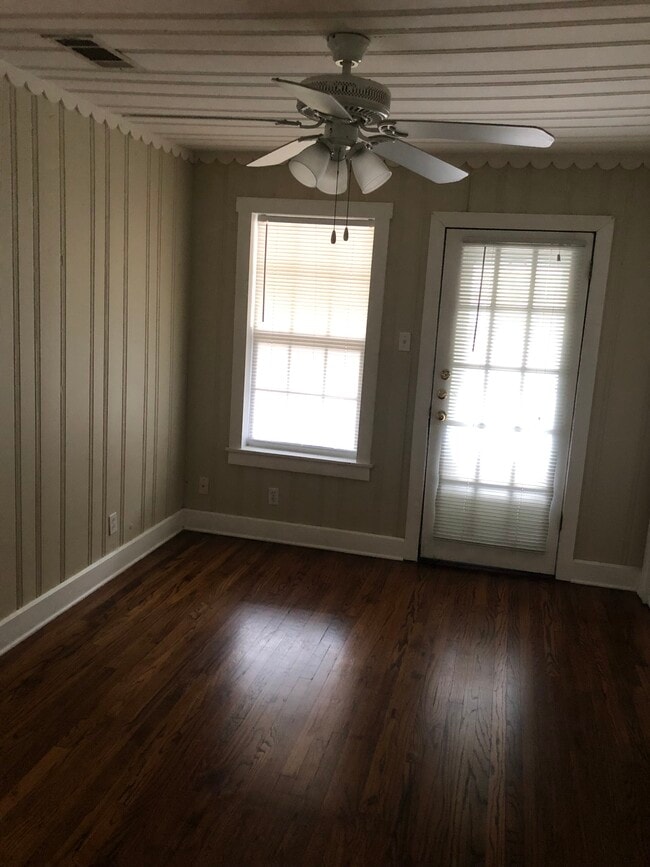 Building Photo - 1523 Owasso St