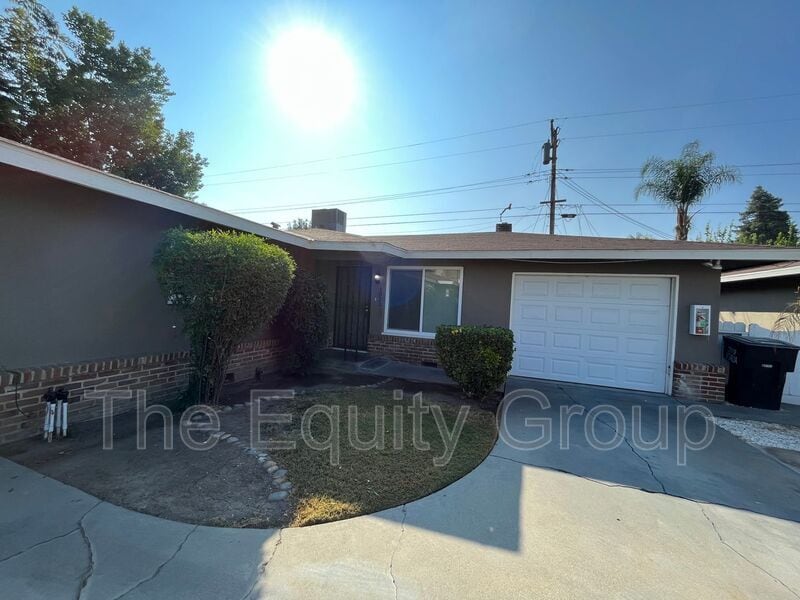 1023 W Tulare Ave, Visalia, CA 93277 Condo for Rent in Visalia, CA