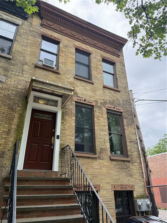 Building Photo - 490 19th St