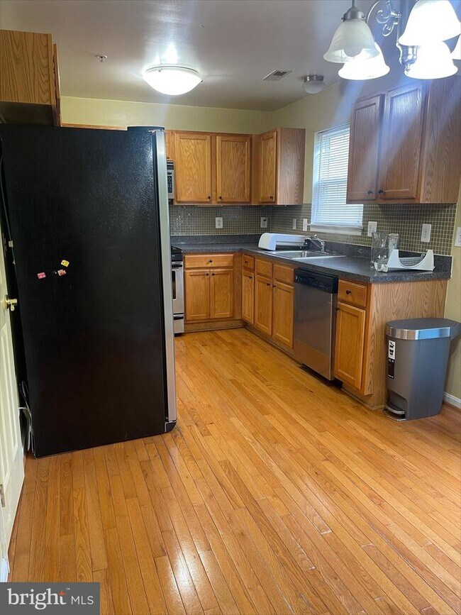 Building Photo - 4805 Springmaid Ln