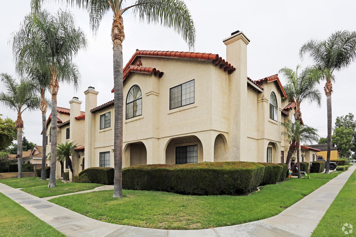42214227 Green Ave, Los Alamitos, CA 90720 Apartments in Los