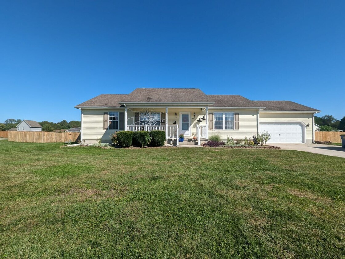 Primary Photo - Spacious 3-Bedroom Gem at 441 W Chestnut R...