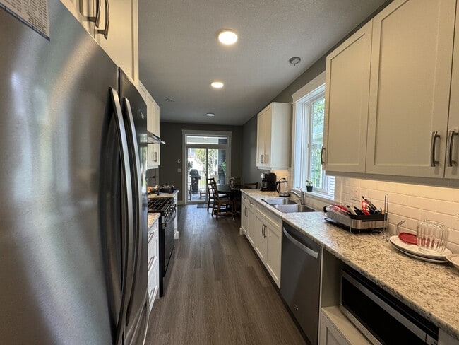 Photo du bâtiment - 643 Lambert Ave