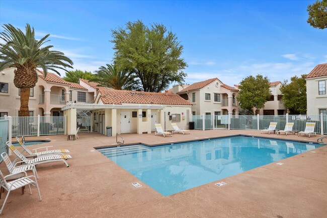 Building Photo - One Bedroom Ground Floor unit at Los Verde...