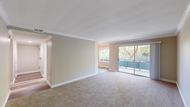 Building Photo - 821 Las Gallinas Ave