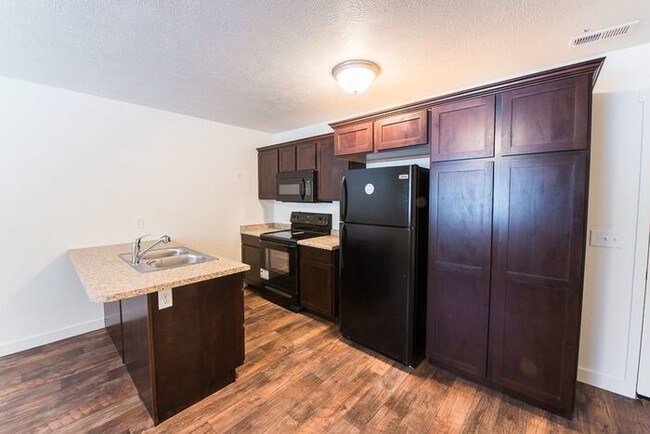 Building Photo - WATERS EDGE! Gorgeous Townhome