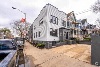 Building Photo - 152 Bentley Ave