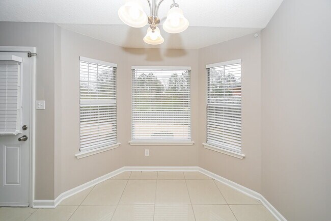 Building Photo - 9407 Garden Woods Dr