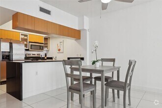 Building Photo - 1750 N Bayshore Dr