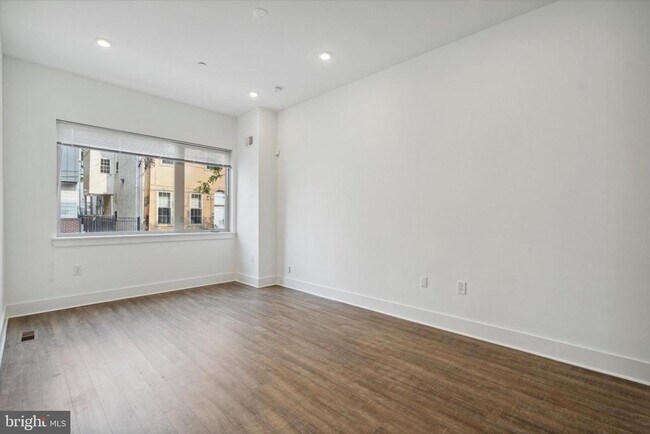 Foto del edificio - 1328 N Franklin St