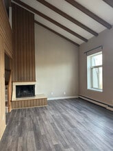 Building Photo - 2131 N Summit Ave