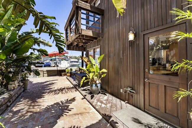 Building Photo - 805 North Bay Front