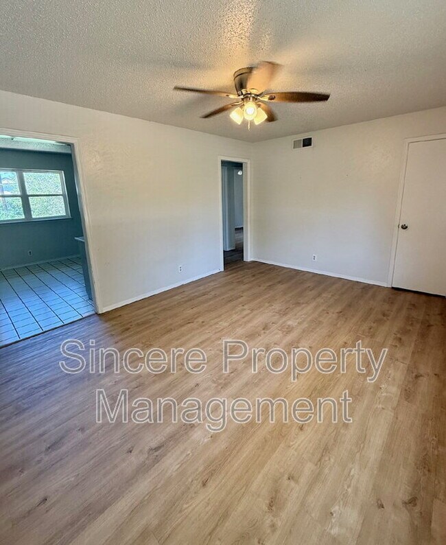 Foto del edificio - 813 S Meadow Ln