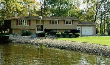 Building Photo - 41511 N Country Club Dr