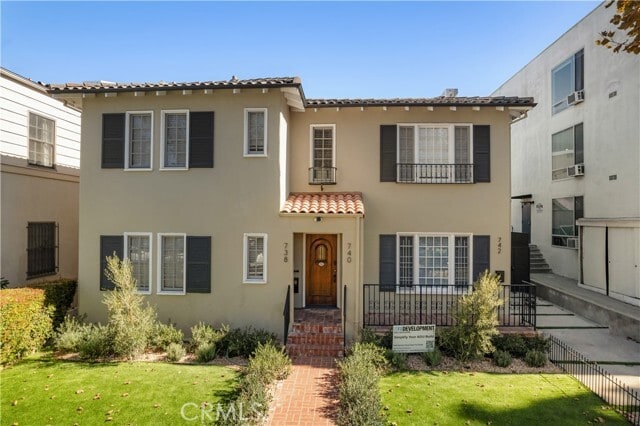 Building Photo - 742 S Stanley Ave