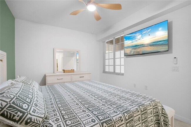 Building Photo - 15345 Grn Acrs Ave